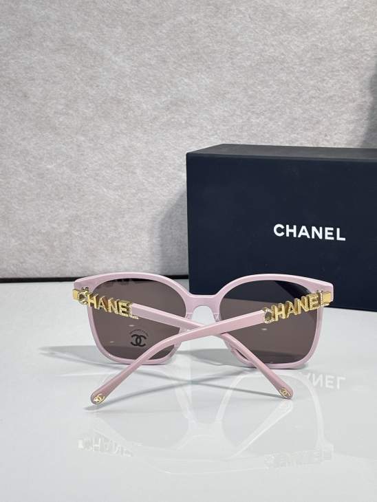 Picture of Chanel Sunglasses _SKUfw79760984fw